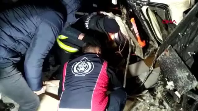 Ağrı buzda kayarak devrilen tır'ın altında kalan sürücü öldü