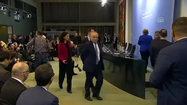 Almanya Başbakanı Merkel: 'Libya Konferansı BM'nin Libya'daki barış çabalarına katkı sundu' Almanya Başbakanı Merkel: 'Libya Konferansı BM'nin Libya'daki barış çabalarına katkı sundu'