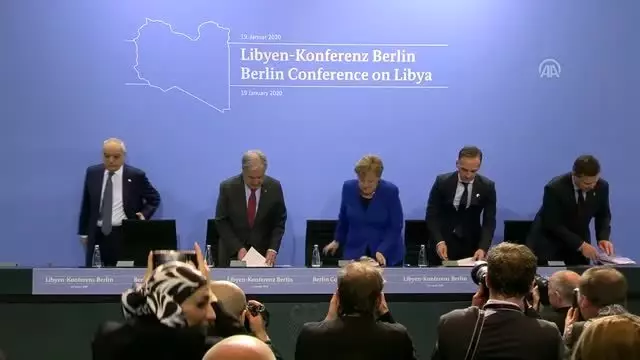 Almanya Başbakanı Merkel: 'Libya Konferansı BM'nin Libya'daki barış çabalarına katkı sundu' Almanya Başbakanı Merkel: 'Libya Konferansı BM'nin Libya'daki barış çabalarına katkı sundu'