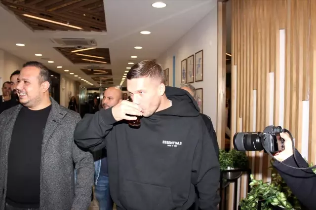 Antalyaspor'un prensipte anlaştığı Lukas Podolski Antalya'ya geldi Antalyaspor'un prensipte anlaştığı Lukas Podolski Antalya'ya geldi