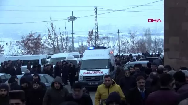 Silahlı saldırıda hayatını kaybeden kanaat önderinin cenazesine 10 bin kişi katıldı Silahlı saldırıda hayatını kaybeden kanaat önderinin cenazesine 10 bin kişi katıldı