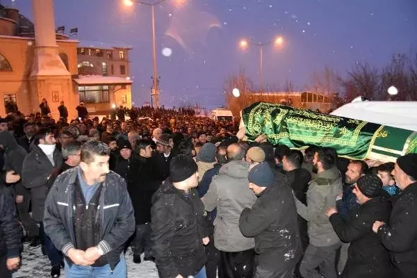 Bitlis'te kanaat önderi Abdulkerim Çevik, silahlı saldırıda yaşamını yitirdi(2) Bitlis'te kanaat önderi Abdulkerim Çevik, silahlı saldırıda yaşamını yitirdi(2)