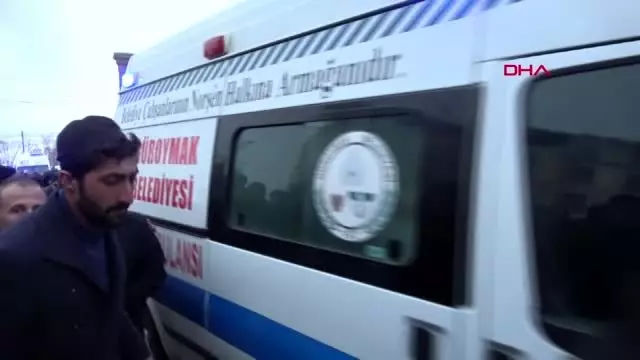 Silahlı saldırıda hayatını kaybeden kanaat önderinin cenazesine 10 bin kişi katıldı Silahlı saldırıda hayatını kaybeden kanaat önderinin cenazesine 10 bin kişi katıldı