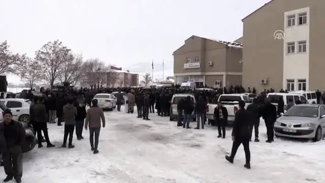 Bitlisli kanaat önderi Abdulkerim Çevik, silahlı saldırıda hayatını kaybetti (2) Bitlisli kanaat önderi Abdulkerim Çevik, silahlı saldırıda hayatını kaybetti (2)