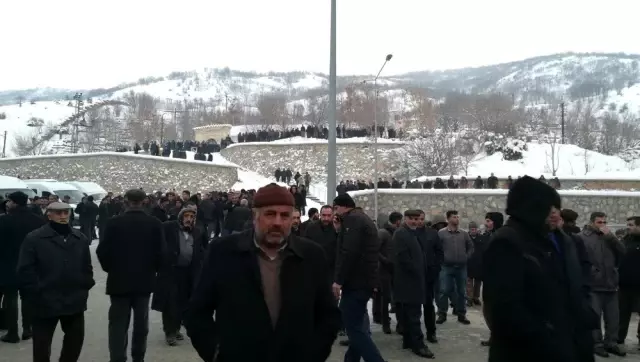 Bitlisli kanaat önderi Çevik, binlerce kişinin katılımıyla toprağa verildi Bitlisli kanaat önderi Çevik, binlerce kişinin katılımıyla toprağa verildi