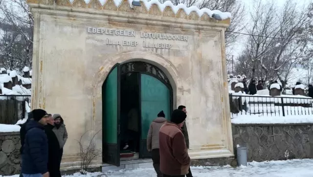 Bitlisli kanaat önderi Çevik, binlerce kişinin katılımıyla toprağa verildi Bitlisli kanaat önderi Çevik, binlerce kişinin katılımıyla toprağa verildi