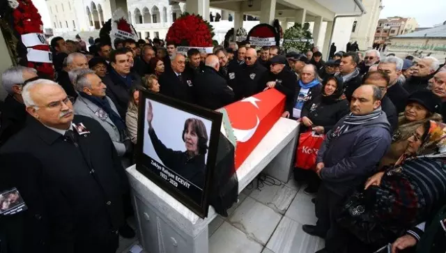 Bülent Ecevit'in eşi Rahşan Ecevit, son yolculuğuna uğurlandı Bülent Ecevit'in eşi Rahşan Ecevit, son yolculuğuna uğurlandı