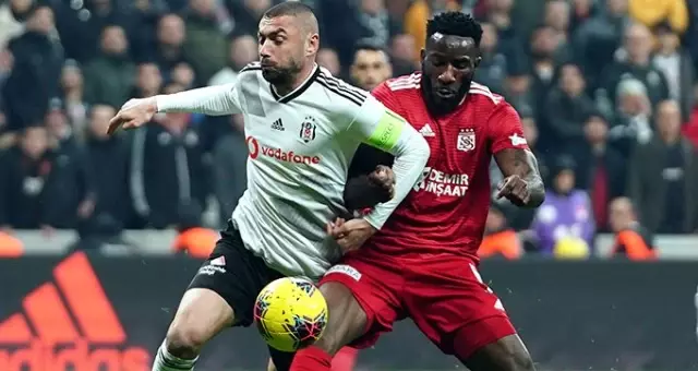 Burak Yılmaz'ın yerde kaldığı pozisyonda hakemin devam kararı, siyah-beyazlıların tepkisini çekti