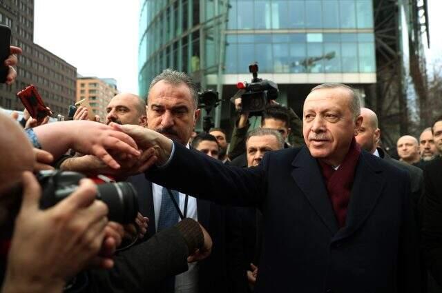 Cumhurbaşkanı Erdoğan, Berlin'de Türklerin sevgi gösterileriyle karşılandı