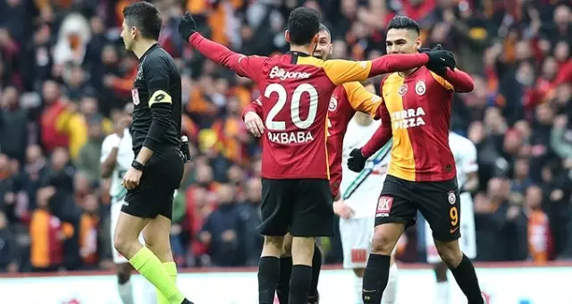 Galatasaray, sahasında Yukatel Denizlispor'u 2-1 mağlup etti
