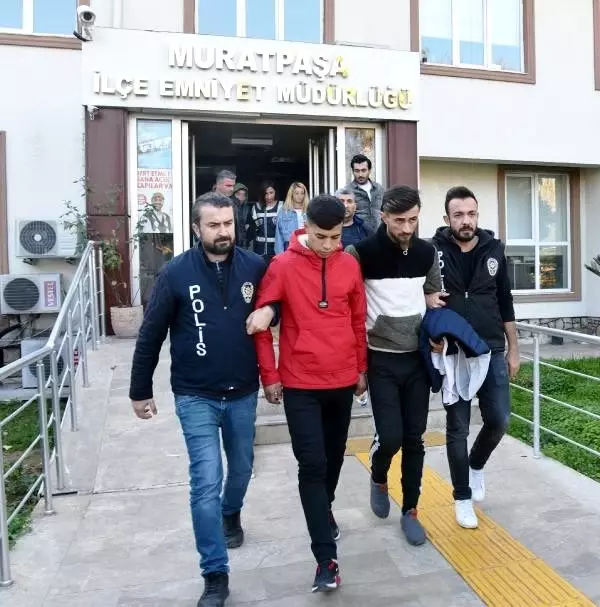 Gasp ettikleri 10 bin lira ile alem yapıp saç boyattılar Gasp ettikleri 10 bin lira ile alem yapıp saç boyattılar