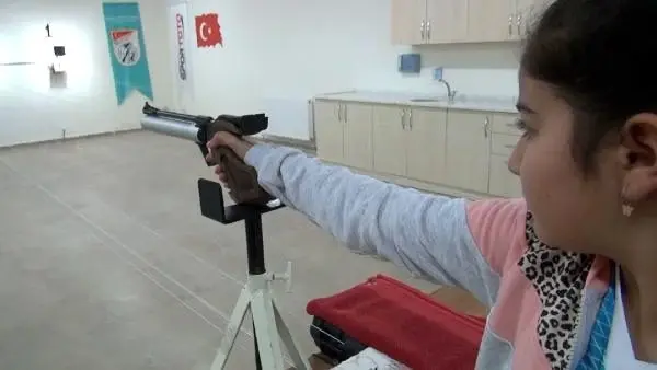 Havalı tabanca atıcılık kursuyla hayatları değişti Havalı tabanca atıcılık kursuyla hayatları değişti