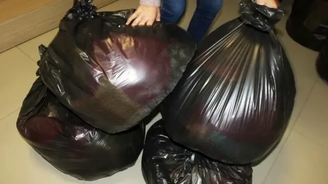 Kadınlar çocuklar üşümesin diye imece yaptı Kadınlar çocuklar üşümesin diye imece yaptı