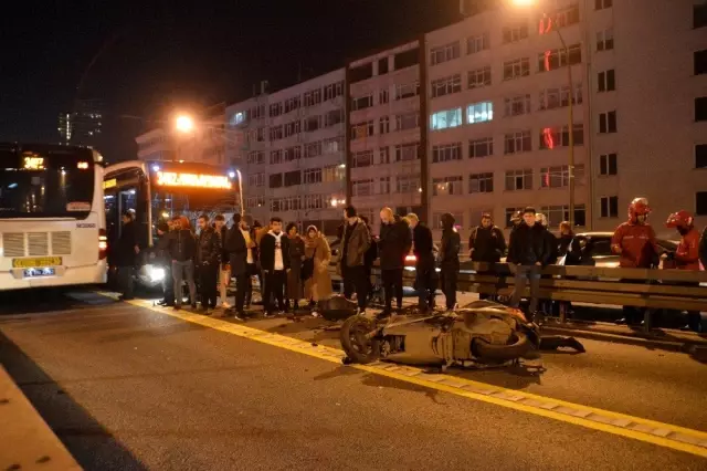 Şişli'de akıl almaz kaza! Metrobüs, motosiklete çarptı, dehşet anları kamerada Şişli'de akıl almaz kaza! Metrobüs, motosiklete çarptı, dehşet anları kamerada