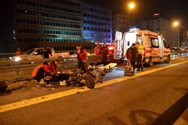 Şişli'de akıl almaz kaza! Metrobüs, motosiklete çarptı, dehşet anları kamerada Şişli'de akıl almaz kaza! Metrobüs, motosiklete çarptı, dehşet anları kamerada