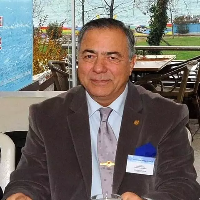 Prof. Dr. İbrahim Öztek, 'İhamlı Azerbaycan' nişanı ile ödüllendirildi Prof. Dr. İbrahim Öztek, 'İhamlı Azerbaycan' nişanı ile ödüllendirildi