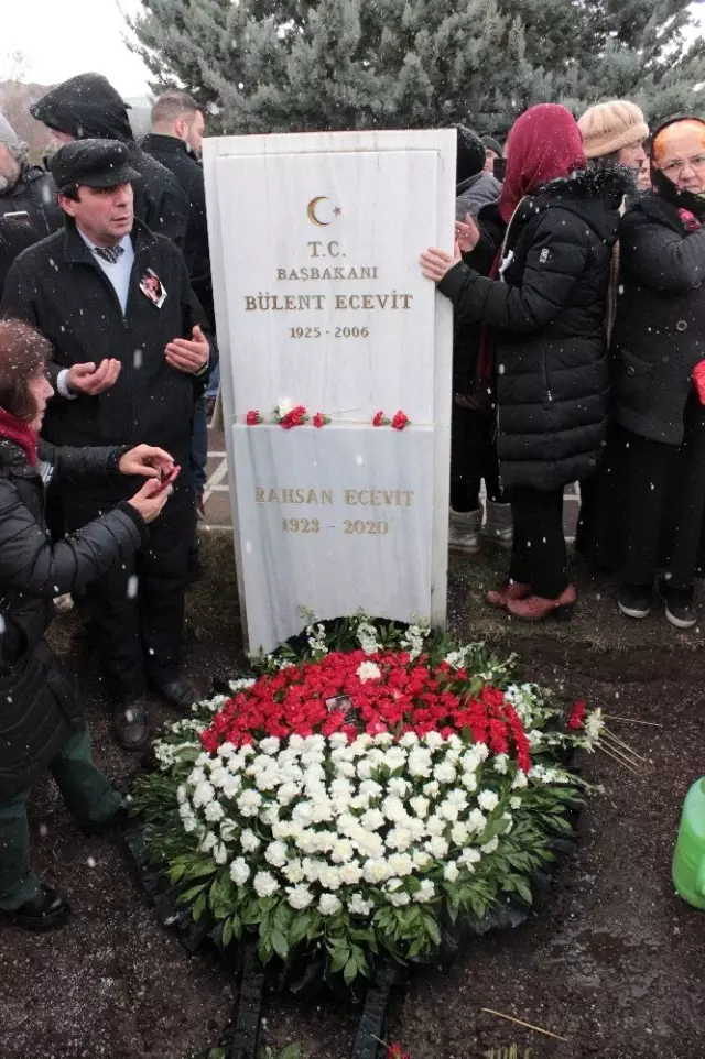 Rahşan Ecevit ebediyete uğurlandı Rahşan Ecevit ebediyete uğurlandı