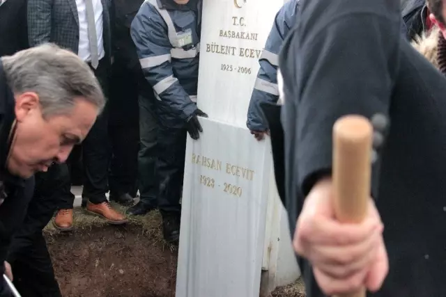 Rahşan Ecevit ebediyete uğurlandı Rahşan Ecevit ebediyete uğurlandı