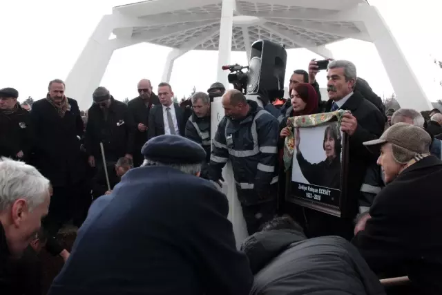 Rahşan Ecevit ebediyete uğurlandı Rahşan Ecevit ebediyete uğurlandı