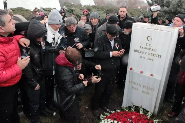 Rahşan Ecevit ebediyete uğurlandı Rahşan Ecevit ebediyete uğurlandı