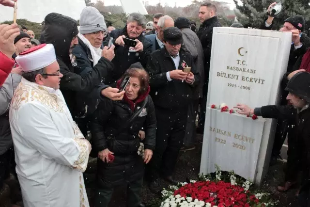 Rahşan Ecevit ebediyete uğurlandı Rahşan Ecevit ebediyete uğurlandı