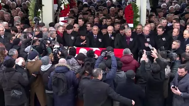 Rahşan Ecevit son yolcuğuna uğurlanıyor (2) Rahşan Ecevit son yolcuğuna uğurlanıyor (2)