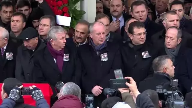 Rahşan Ecevit son yolcuğuna uğurlanıyor (2) Rahşan Ecevit son yolcuğuna uğurlanıyor (2)