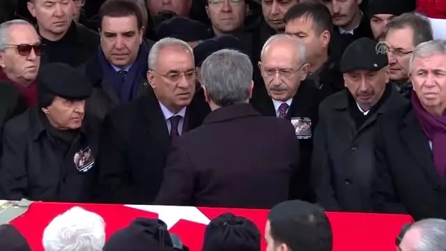 Rahşan Ecevit son yolcuğuna uğurlanıyor (2) Rahşan Ecevit son yolcuğuna uğurlanıyor (2)