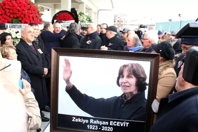 Rahşan Ecevit son yolculuğuna uğurlandı Rahşan Ecevit son yolculuğuna uğurlandı
