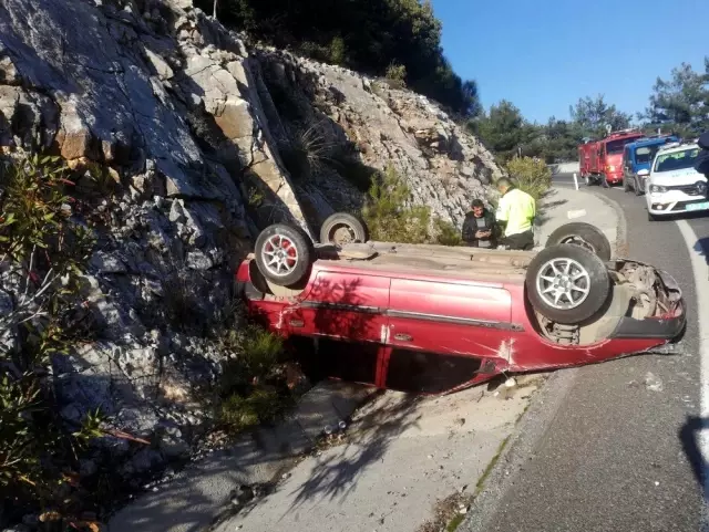 Sakar rampasındaki kazada araç ters döndü Sakar rampasındaki kazada araç ters döndü