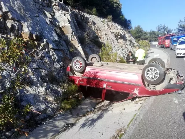 Sakar rampasındaki kazada araç ters döndü Sakar rampasındaki kazada araç ters döndü