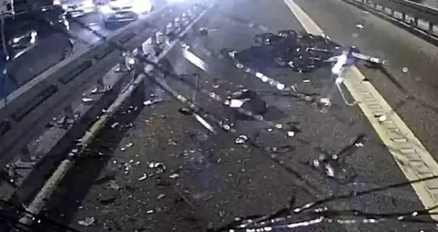 Şişli'de akıl almaz kaza! Metrobüs, motosiklete çarptı, dehşet anları kamerada