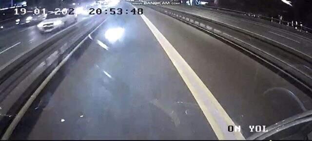 Şişli'de akıl almaz kaza! Metrobüs, motosiklete çarptı, dehşet anları kamerada