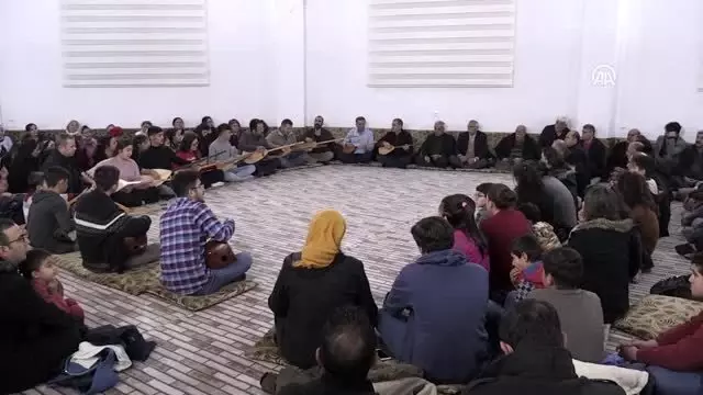 TÜRKİYE'NİN YAŞAYAN İNSAN HAZİNELERİ - Dertli Divani
