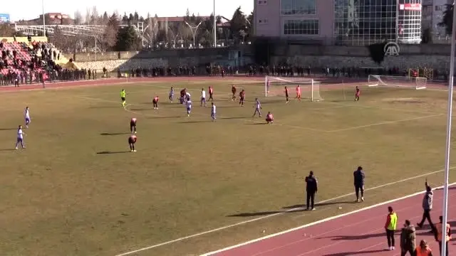 Üç kez tekrarlanan penaltıda gole izin vermedi