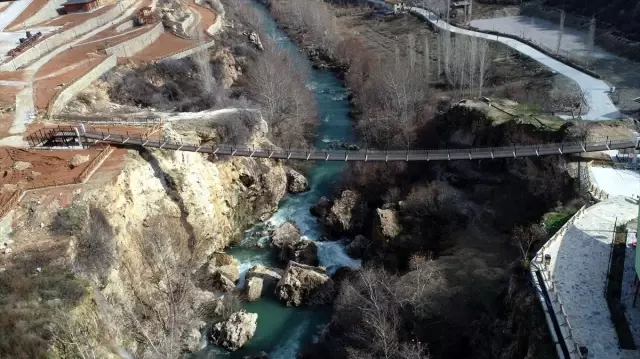 Yerköprü Şelalesi güzelliğiyle görenleri hayran bırakıyor Yerköprü Şelalesi güzelliğiyle görenleri hayran bırakıyor