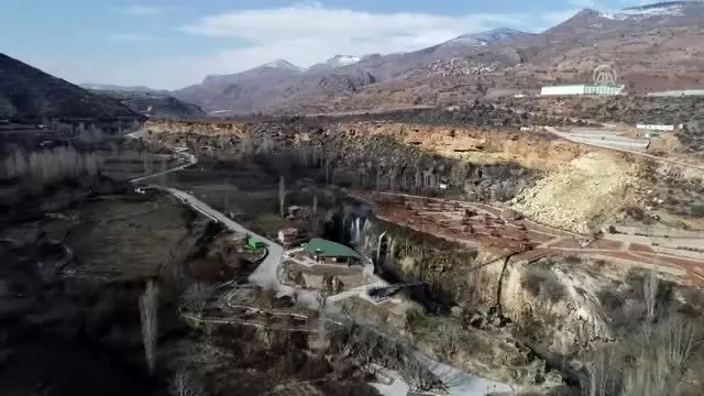 Yerköprü Şelalesi güzelliğiyle görenleri hayran bırakıyor Yerköprü Şelalesi güzelliğiyle görenleri hayran bırakıyor