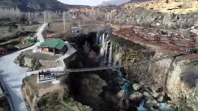 Yerköprü Şelalesi güzelliğiyle görenleri hayran bırakıyor Yerköprü Şelalesi güzelliğiyle görenleri hayran bırakıyor