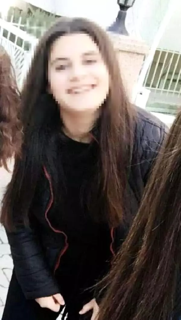 10 gündür kayıp durumda olan genç kız, emniyet binasının önüne bırakıldı 10 gündür kayıp durumda olan genç kız, emniyet binasının önüne bırakıldı