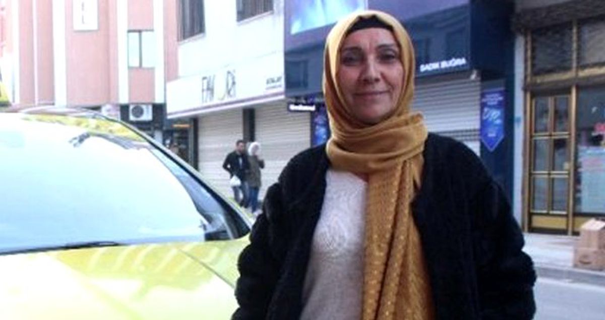 26 yıllık deneyimi sayesinde 'Kadınlar yapamaz' denilen taksiciliği yapıyor