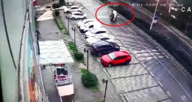 Araçtaki köpeğin sürücünün üzerine atlaması felakete yol açıyordu