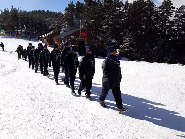 Bağcılarlı izcilere Aladağ'da kış kampı Bağcılarlı izcilere Aladağ'da kış kampı