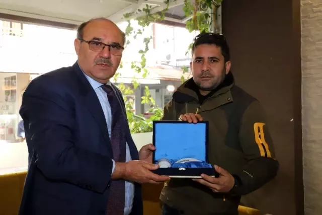 Başkan Otgöz'den gazetecilere ziyaret Başkan Otgöz'den gazetecilere ziyaret