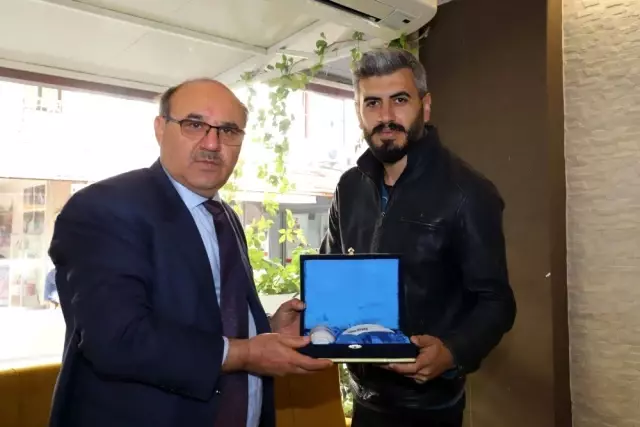 Başkan Otgöz'den gazetecilere ziyaret Başkan Otgöz'den gazetecilere ziyaret