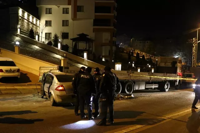 Başkentte park halindeki tıra çarpan otomobilin sürücüsü ağır yaralandı Başkentte park halindeki tıra çarpan otomobilin sürücüsü ağır yaralandı