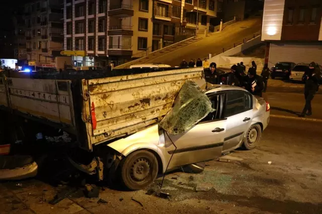 Başkentte park halindeki tıra çarpan otomobilin sürücüsü ağır yaralandı Başkentte park halindeki tıra çarpan otomobilin sürücüsü ağır yaralandı
