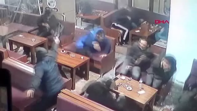 Çay ocağında silahlı çatışma 1'i ağır 2 yaralı Çay ocağında silahlı çatışma 1'i ağır 2 yaralı