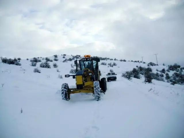 Çorum'da 200 köy yolu ulaşıma kapandı Çorum'da 200 köy yolu ulaşıma kapandı