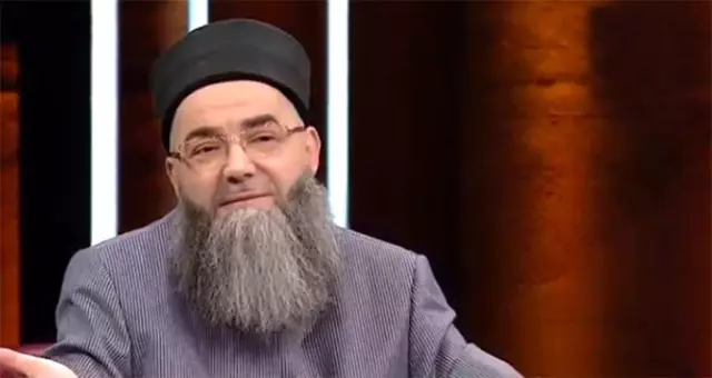 Cübbeli Ahmet Hoca 10 yıl sonra ilk defa bir kadın sunucunun programına katıldı Cübbeli Ahmet Hoca 10 yıl sonra ilk defa bir kadın sunucunun programına katıldı