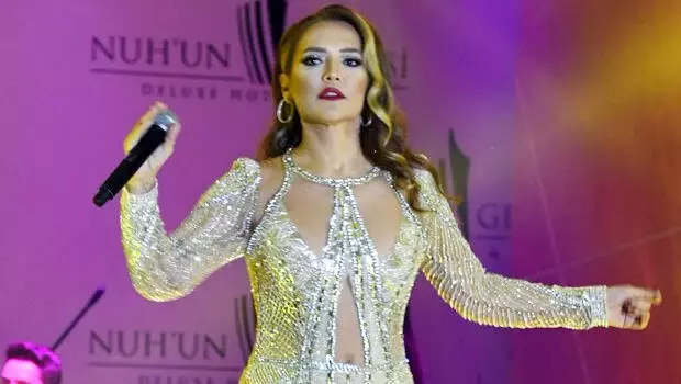 Demet Akalın'dan Hadise'ye destek: Zamanında ben de giydim Demet Akalın'dan Hadise'ye destek: Zamanında ben de giydim